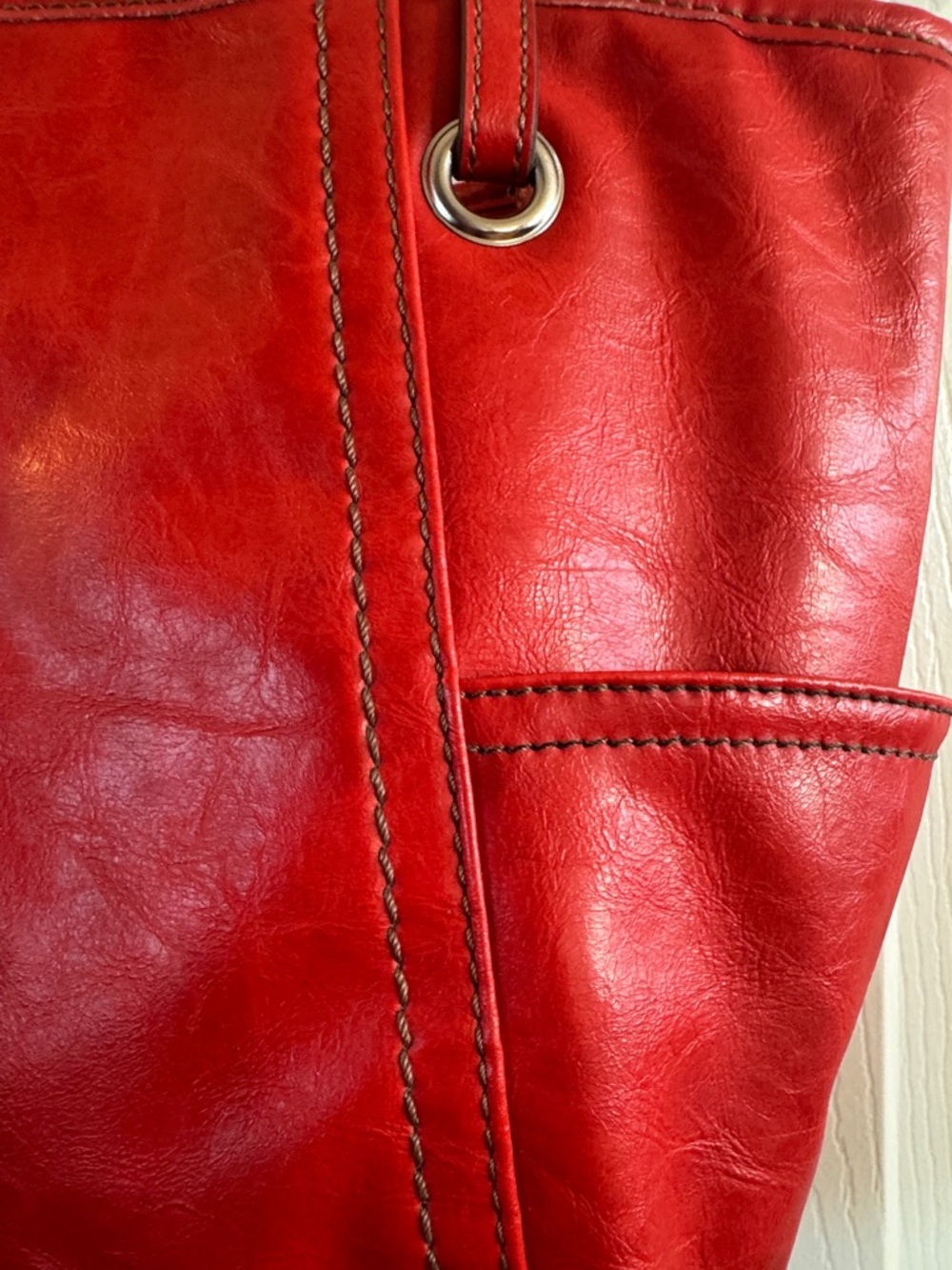 Relic Classic Red Leather Tote Bag - Sleek Everyday Carry - Picture 3 of 8